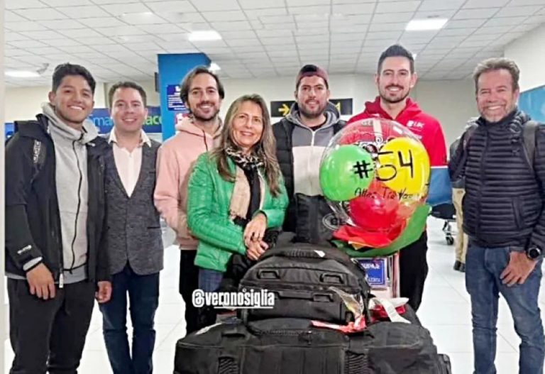 Daniel Nosiglia retornó a Bolivia y a su llegada tuvo un gran recibimiento de sus familiares y motoqueros